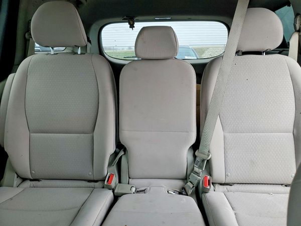 2016 KIA SEDONA LX - Middle-low