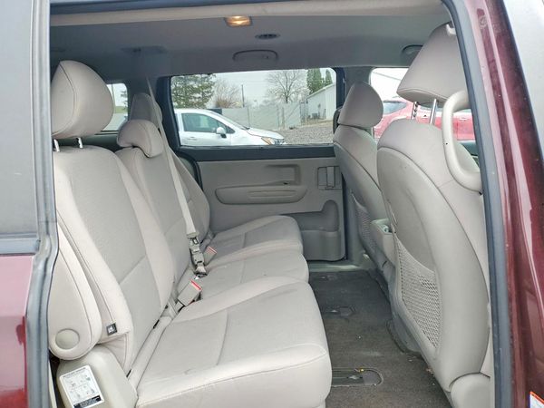 2016 KIA SEDONA LX - Middle-low