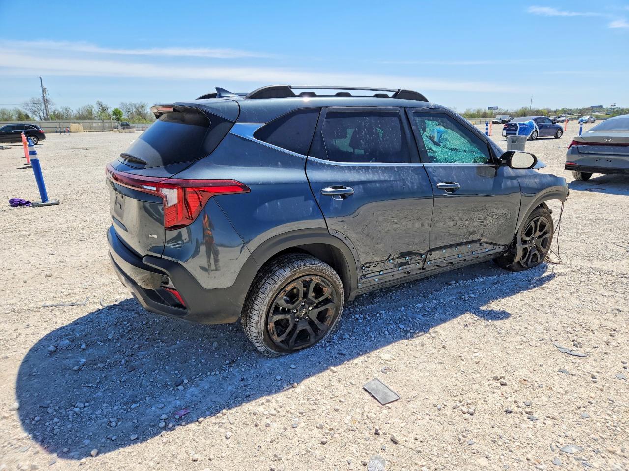 2024 KIA SELTOS S, X-Line