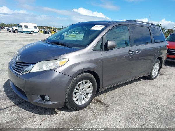 2016 TOYOTA SIENNA XLE PREMIUM 8 PASSENGER — I2