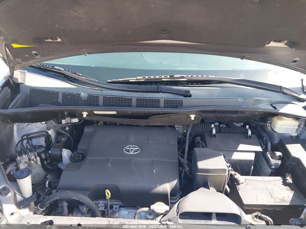 2016 TOYOTA SIENNA XLE PREMIUM 8 PASSENGER — I10