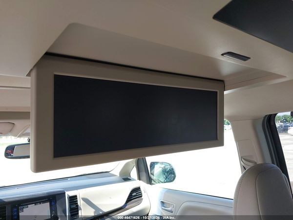2016 TOYOTA SIENNA XLE PREMIUM 8 PASSENGER — I153