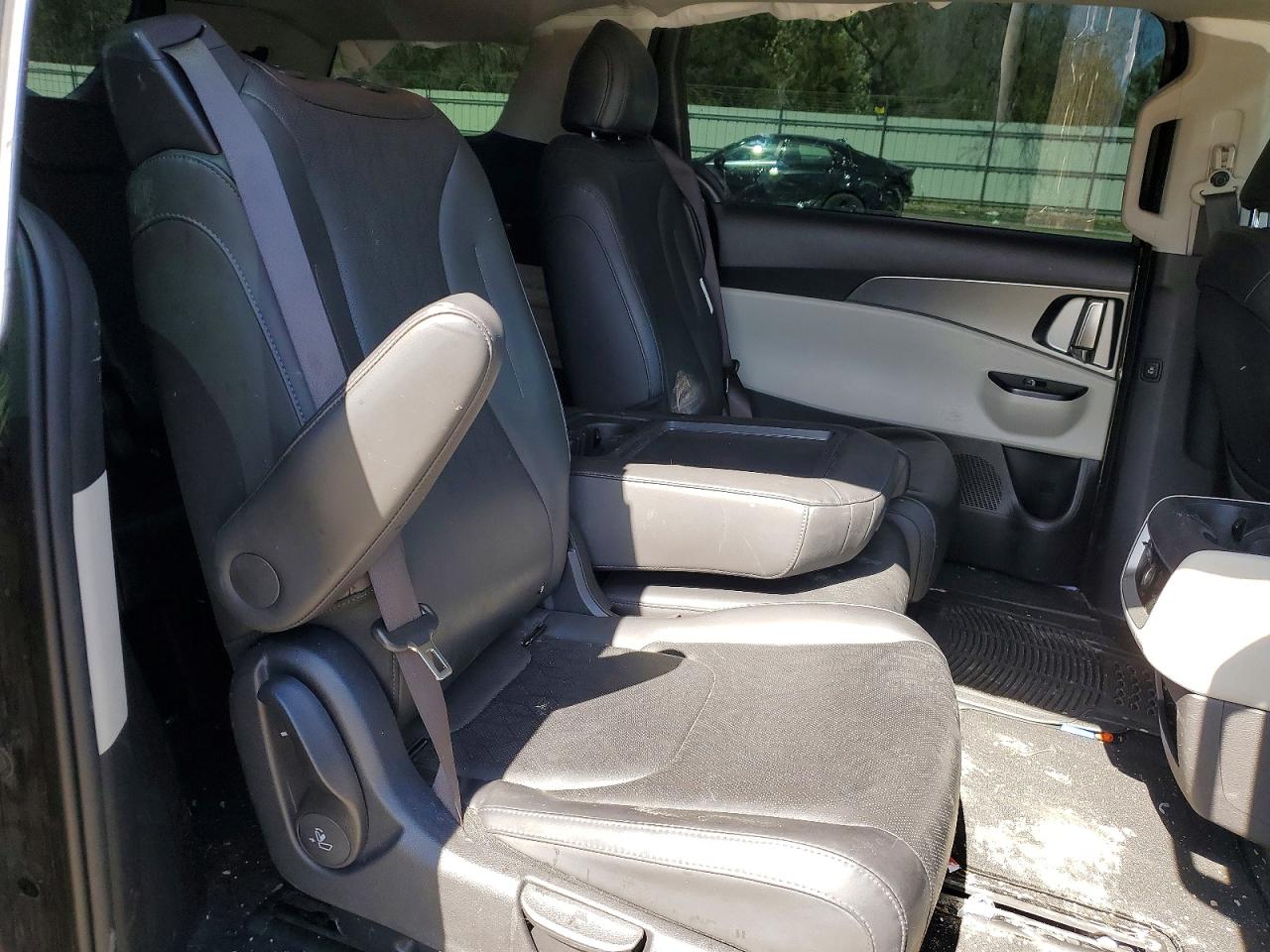 2023 KIA CARNIVAL LX, LX Seat Package