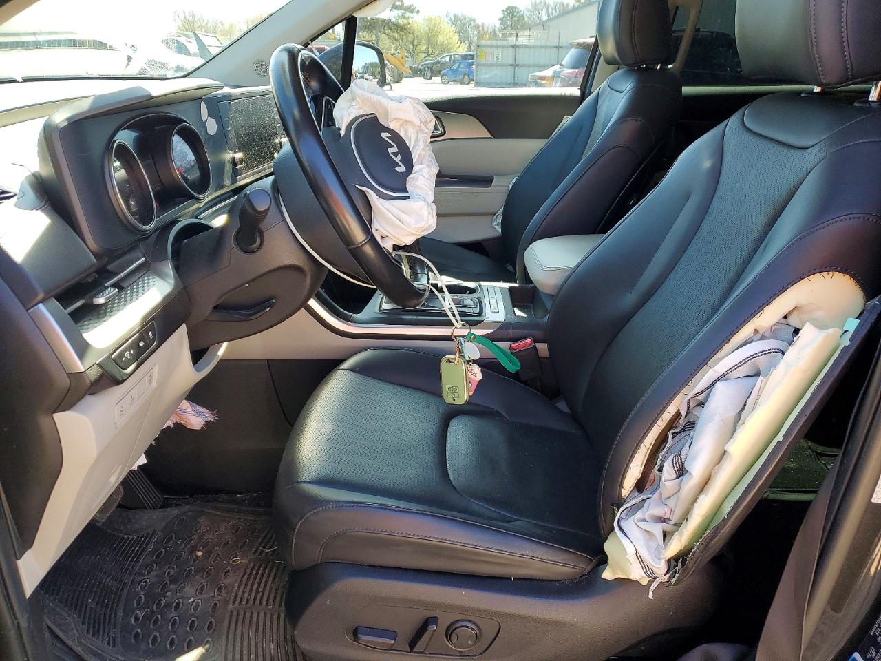 2023 KIA CARNIVAL LX, LX Seat Package