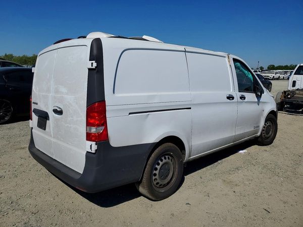 2022 MERCEDES-BENZ METRIS