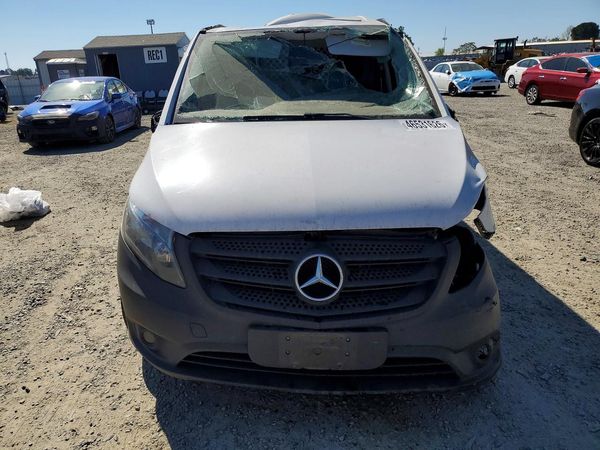 2022 MERCEDES-BENZ METRIS