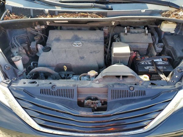 2015 TOYOTA SIENNA