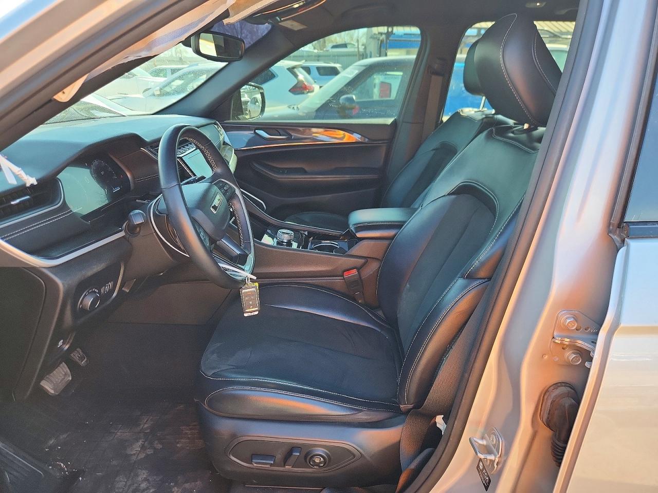 2022 JEEP GRAND CHEROKEE LAREDO 4X4
