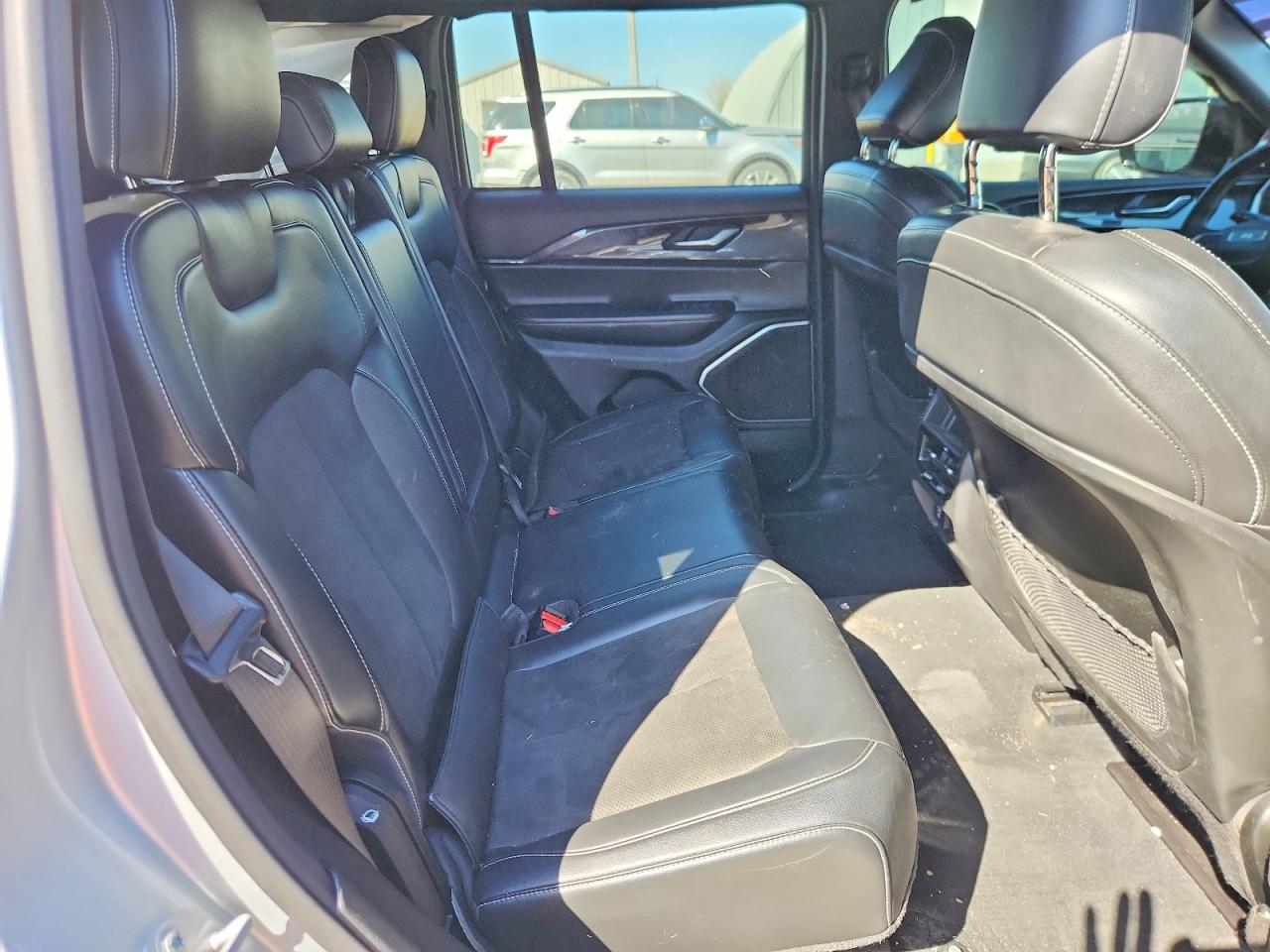 2022 JEEP GRAND CHEROKEE LAREDO 4X4