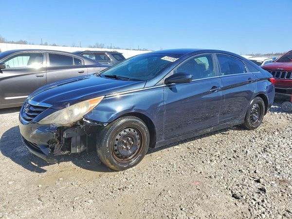 2013 HYUNDAI SONATA GLS/ GLS Popular — Front 3/4