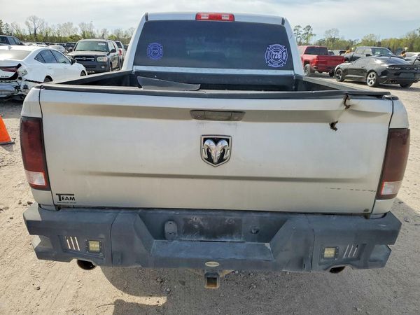2014 RAM 1500 ST CREW CAB 4X2