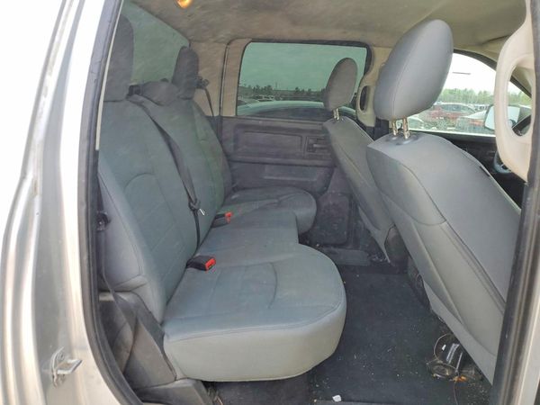 2014 RAM 1500 ST CREW CAB 4X2
