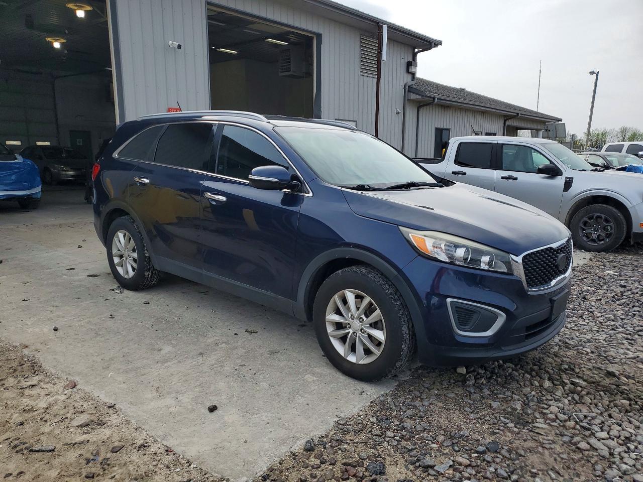 2017 KIA SORENTO L, LX
