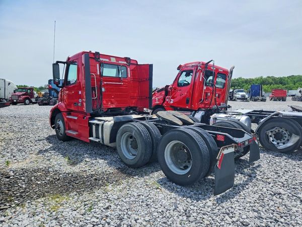 2020 VOLVO VNR