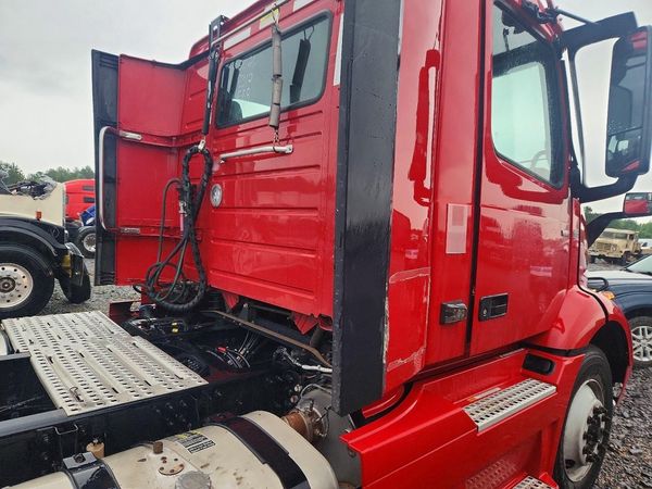 2020 VOLVO VNR