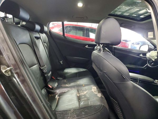 2019 KIA STINGER Base