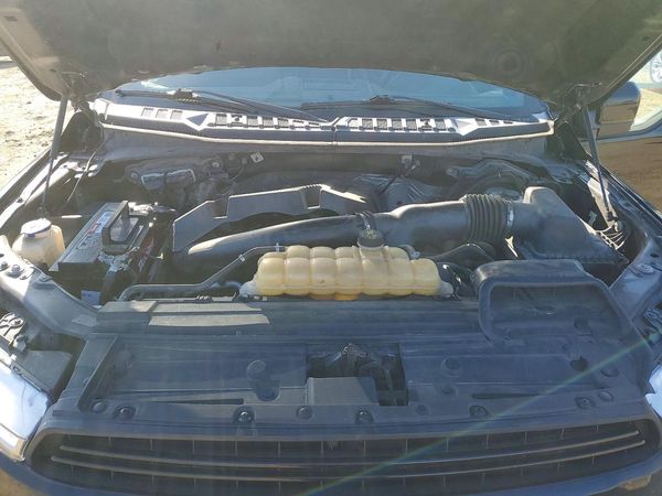 2018 FORD F150 — Engine bay