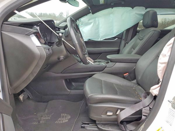 2024 CADILLAC XT5 Premium Luxury — DENT