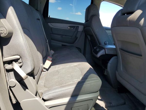 2017 CHEVROLET TRAVERSE LS