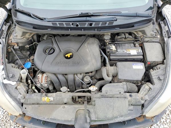 2014 HYUNDAI ELANTRA GLS (Middle) — Engine bay