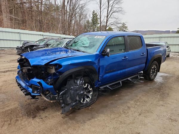 2017 TOYOTA TACOMA