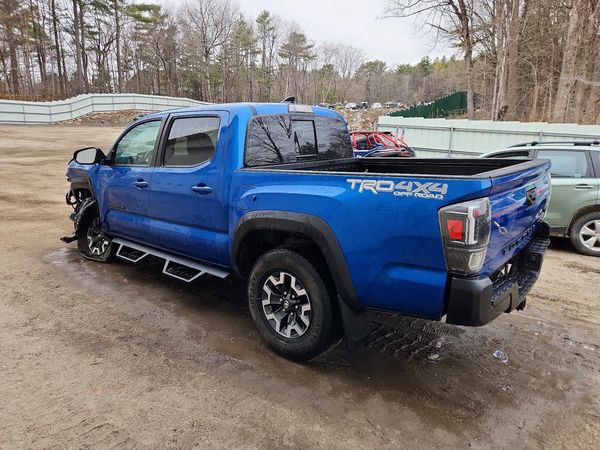 2017 TOYOTA TACOMA