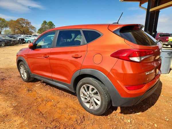 2017 HYUNDAI TUCSON SE (no options)