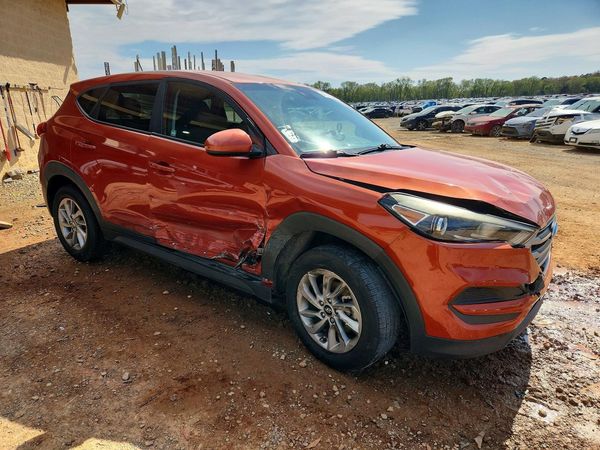 2017 HYUNDAI TUCSON SE (no options)