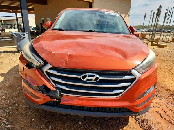 2017 HYUNDAI TUCSON SE (no options)