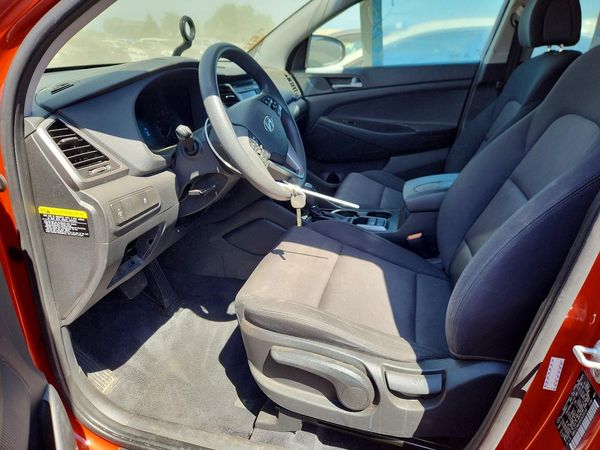 2017 HYUNDAI TUCSON SE (no options)