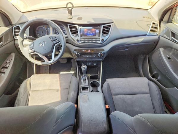 2017 HYUNDAI TUCSON SE (no options)