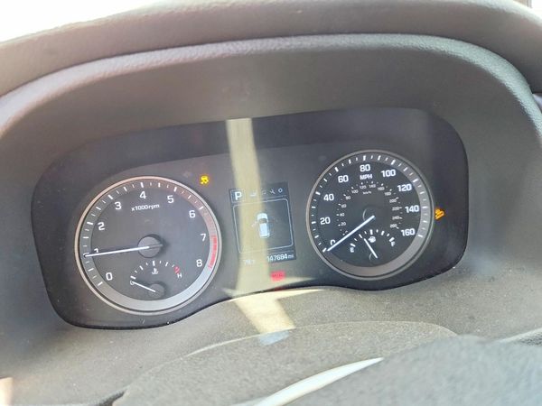 2017 HYUNDAI TUCSON SE (no options)