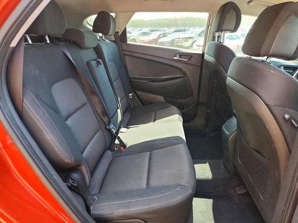 2017 HYUNDAI TUCSON SE (no options)