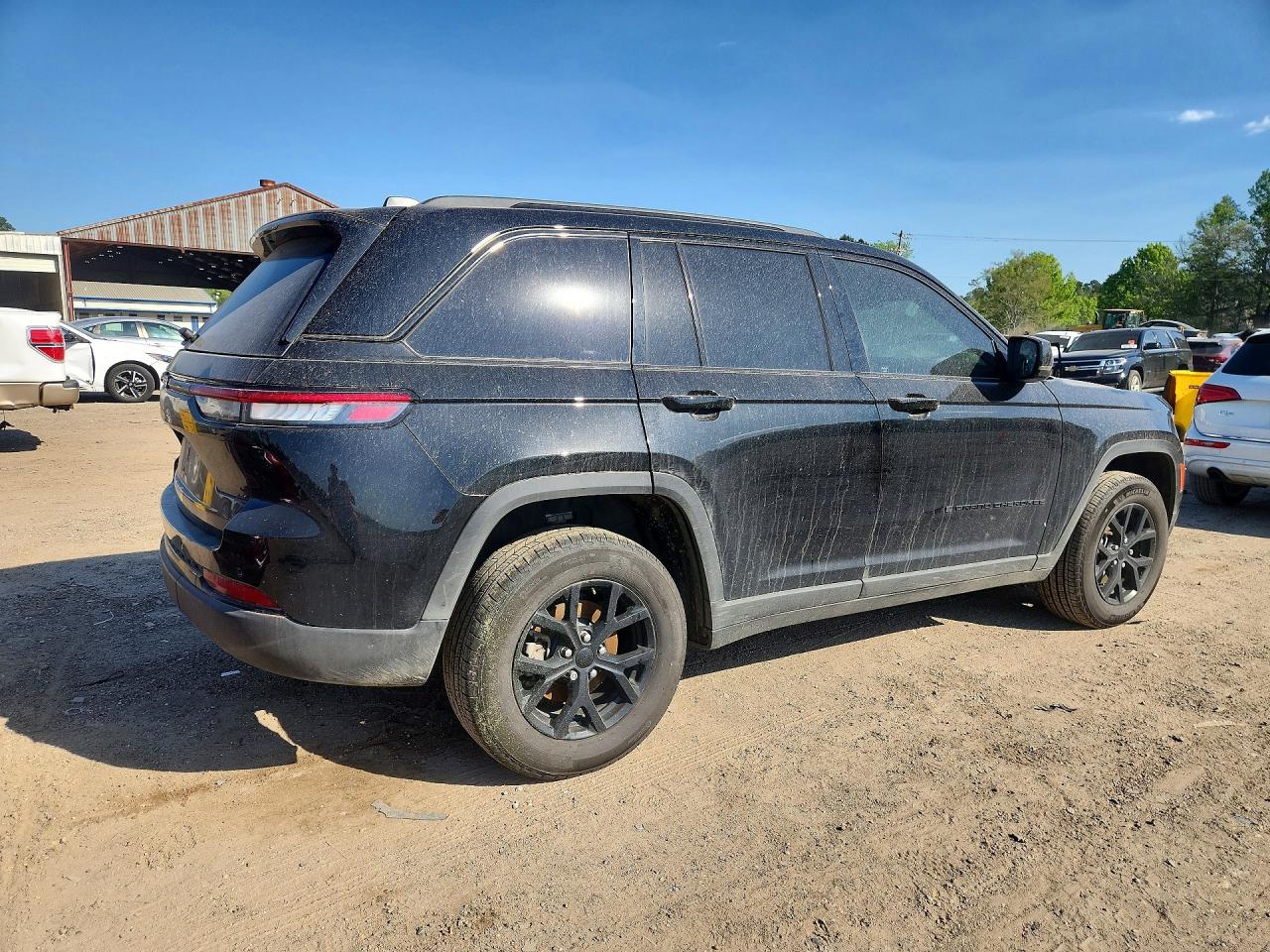 2025 JEEP GRAND CHEROKEE Laredo, Altitude
