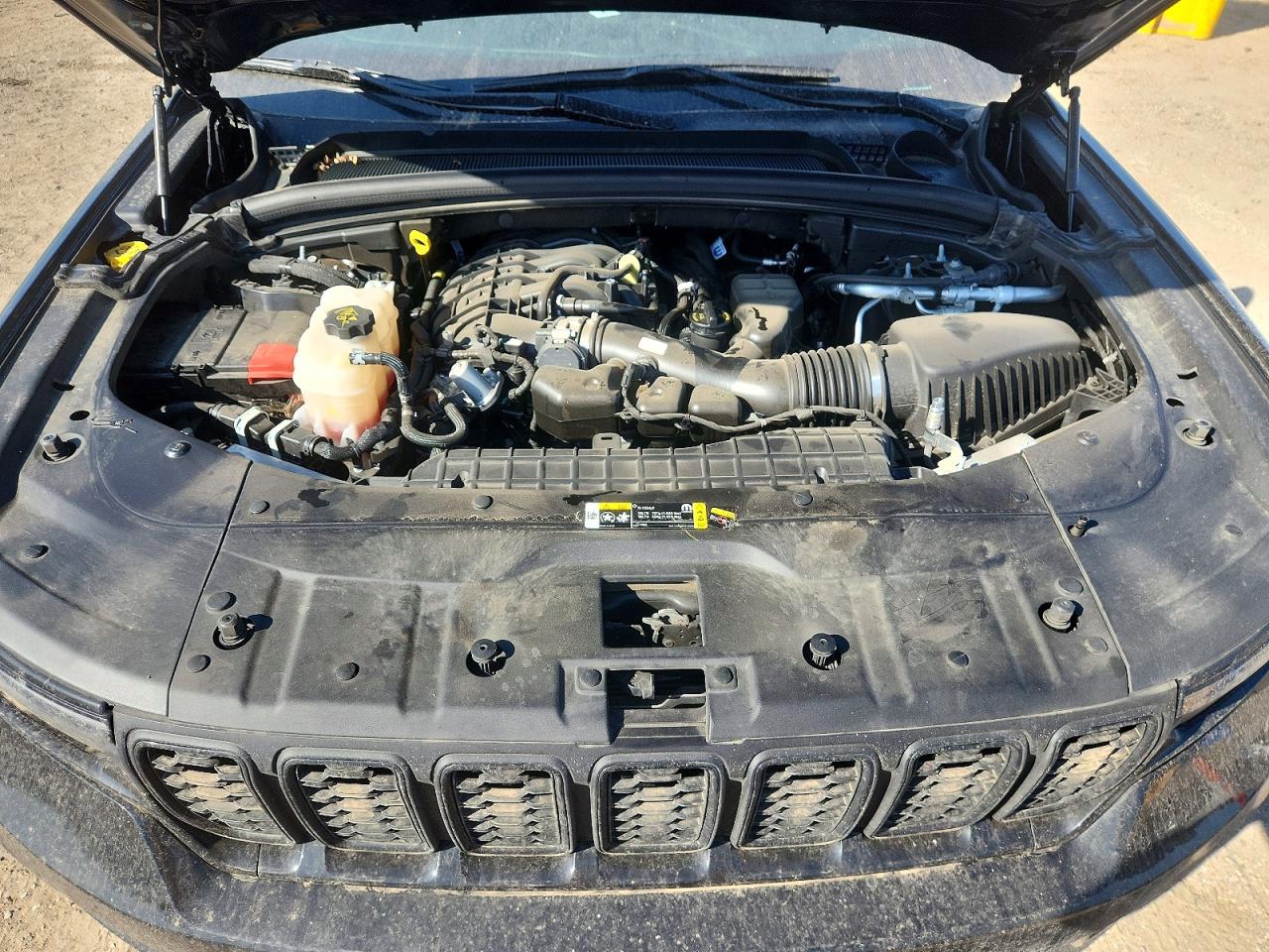 2025 JEEP GRAND CHEROKEE Laredo, Altitude