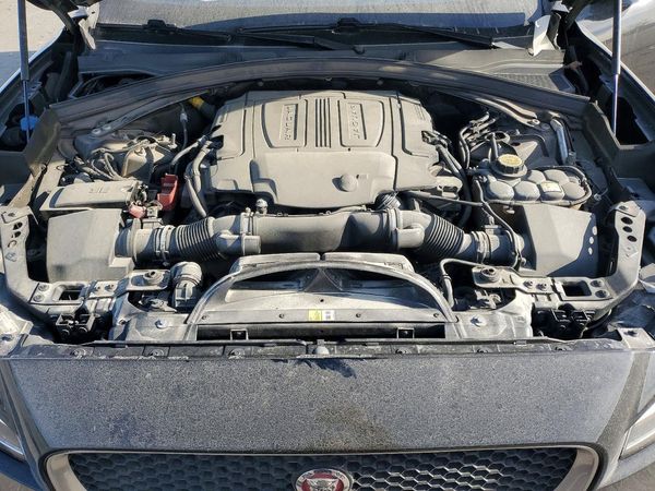 2020 JAGUAR F-PACE S — Engine bay