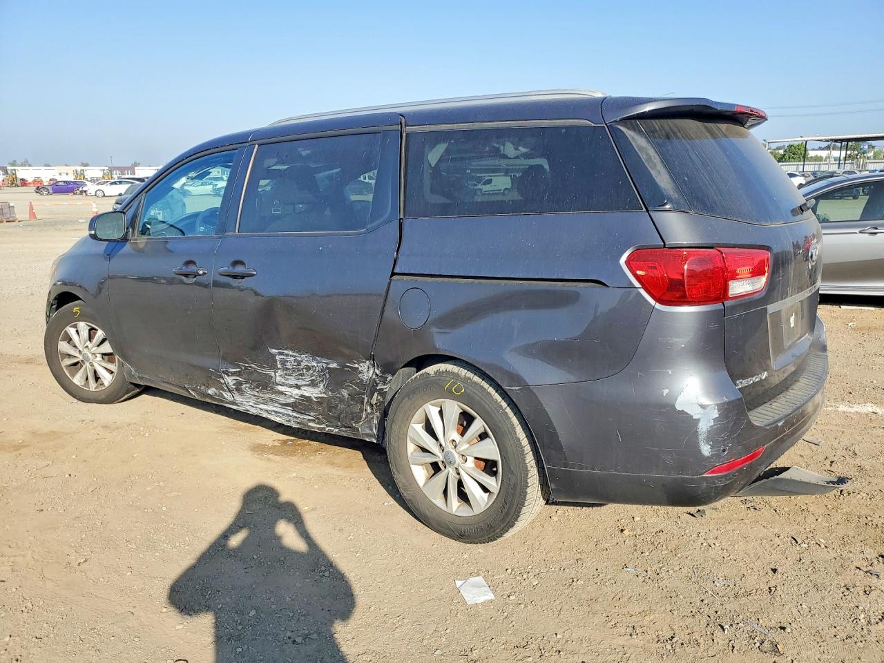 2016 KIA SEDONA LX - Middle-low