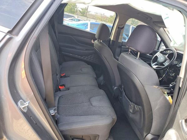 2019 HYUNDAI SANTA FE SE