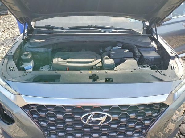 2019 HYUNDAI SANTA FE SE