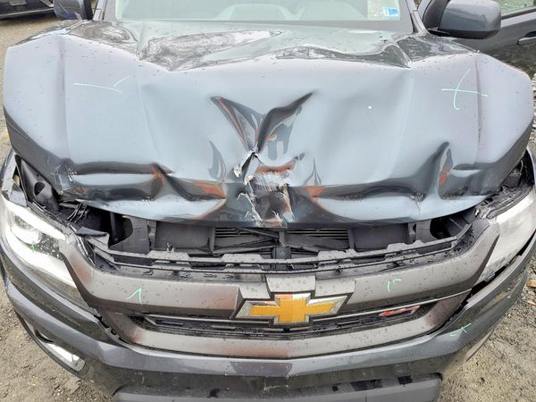 2016 CHEVROLET COLORADO Z71 — Engine bay
