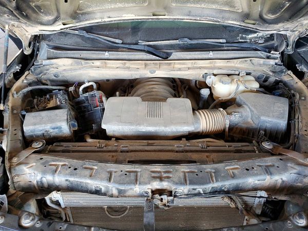 2021 CHEVROLET TAHOE LT — Engine bay