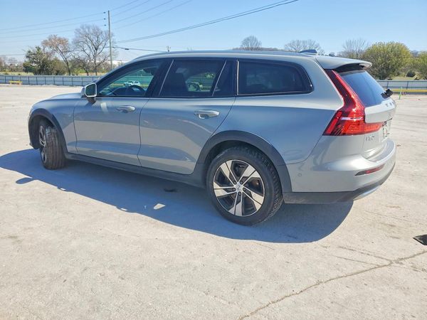 2025 VOLVO V60