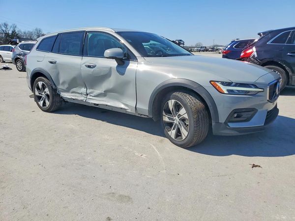 2025 VOLVO V60