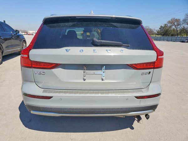 2025 VOLVO V60
