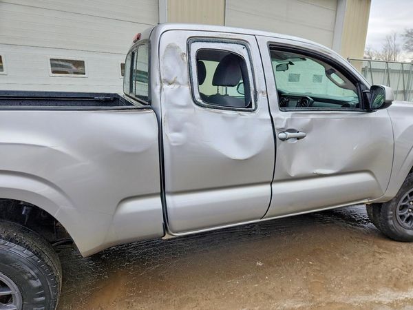2016 TOYOTA TACOMA SR/SR5