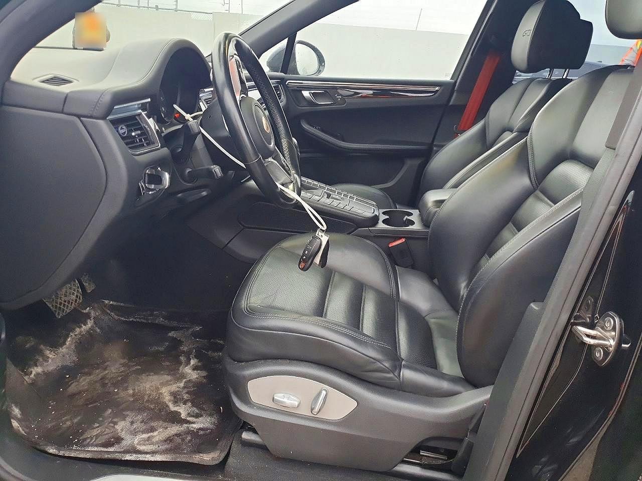 2017 PORSCHE MACAN