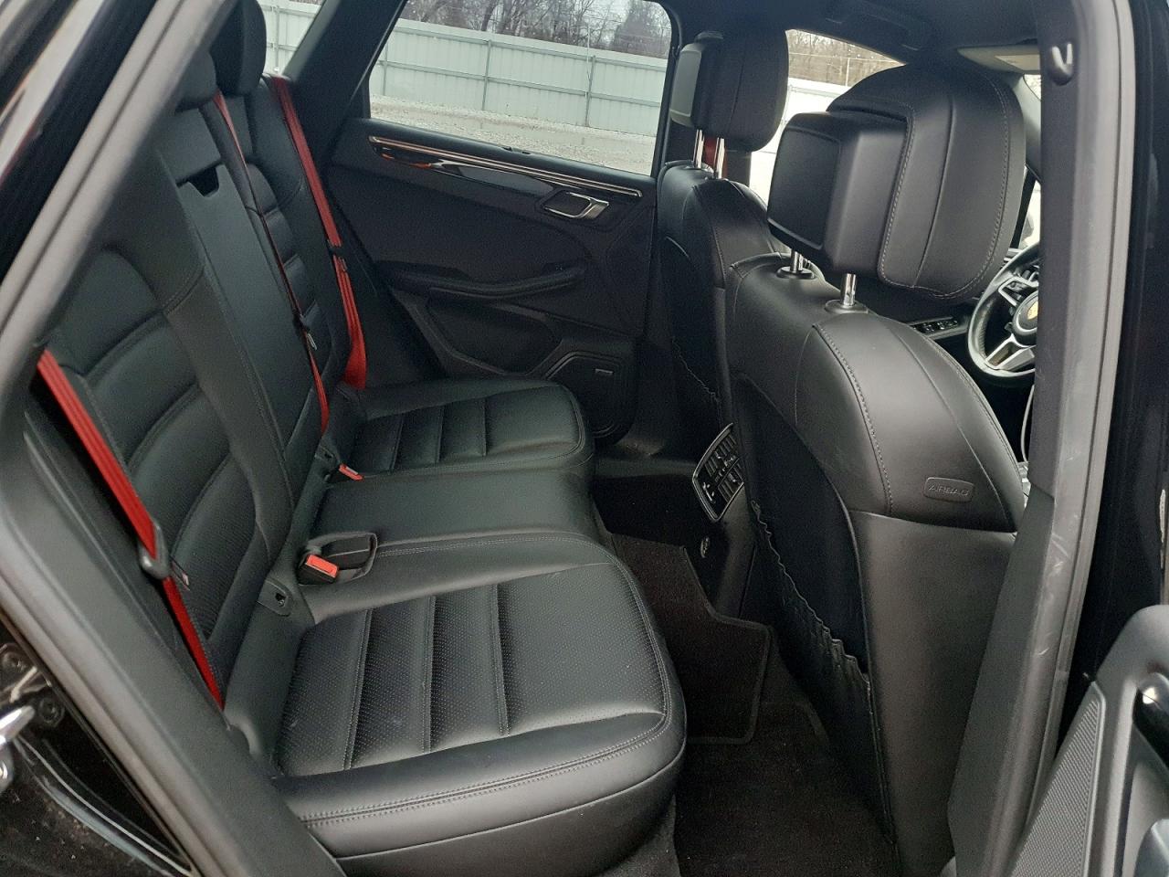 2017 PORSCHE MACAN