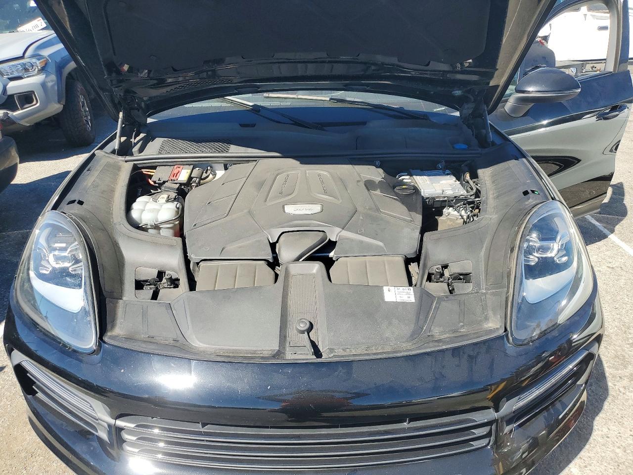 2019 PORSCHE CAYENNE