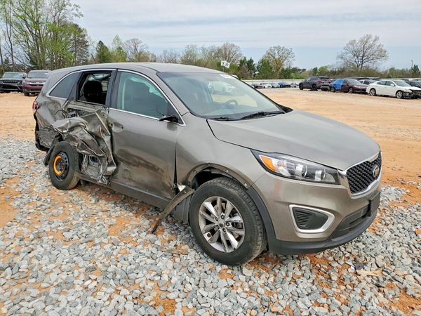 2017 KIA SORENTO L, LX