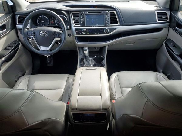 2016 TOYOTA HIGHLANDER